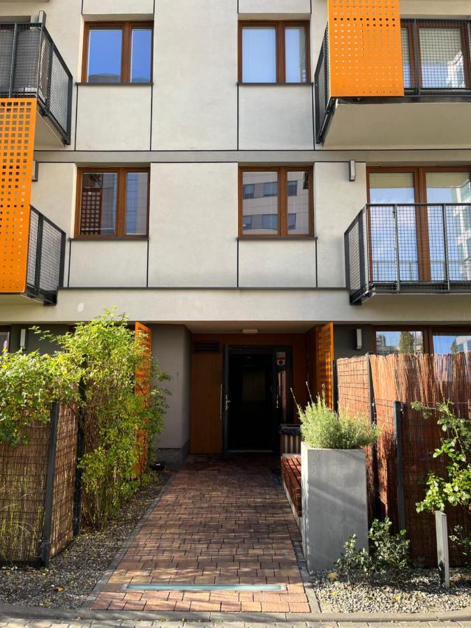 Cybernetyki2 Street Inn Near Airport ワルシャワ エクステリア 写真